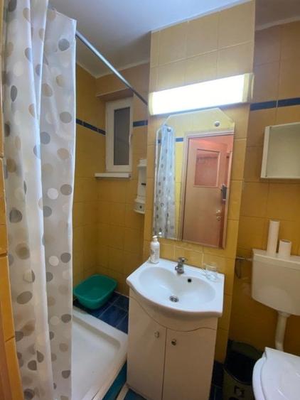 Ultracentral langa Hotel Radisson, Athenee Palas, cochet - 4