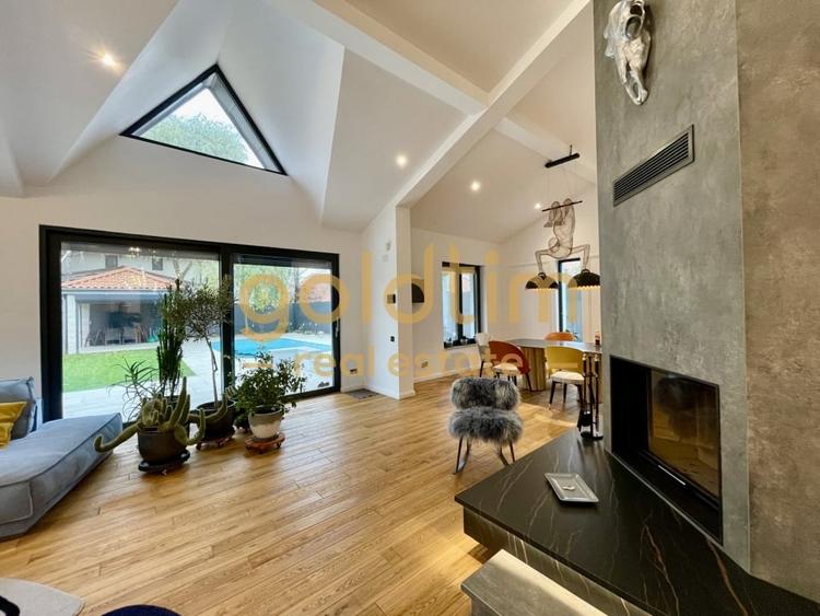 UNICA/ABSOLUT SUPERBA/ VILA INDIVIDUALA/IANCU NICOLAE/CURTE GENEROASA - 35