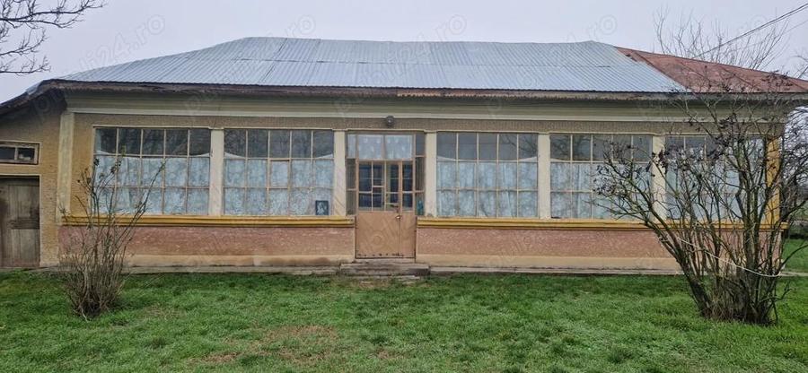 Vand casa batraneasca + teren 1800mp - 2