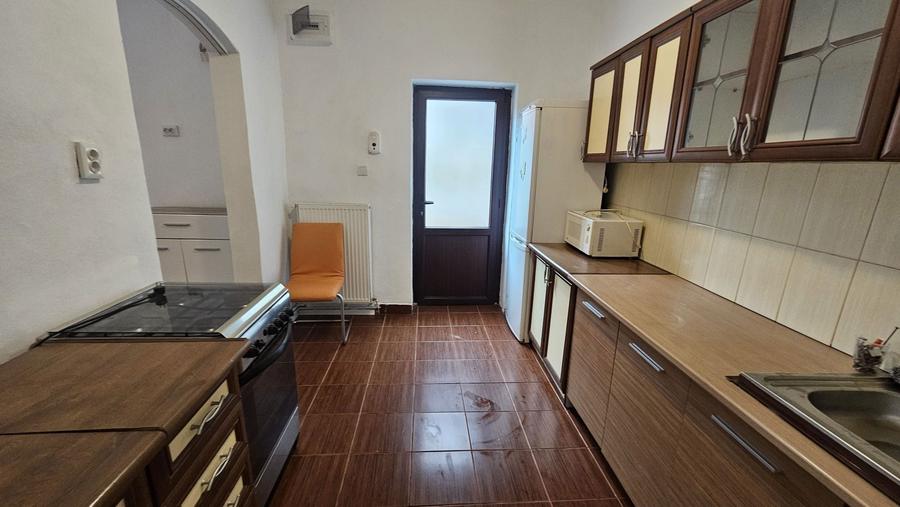 Apartament cu 2 camere de vanzare la casa in curte comuna - 2