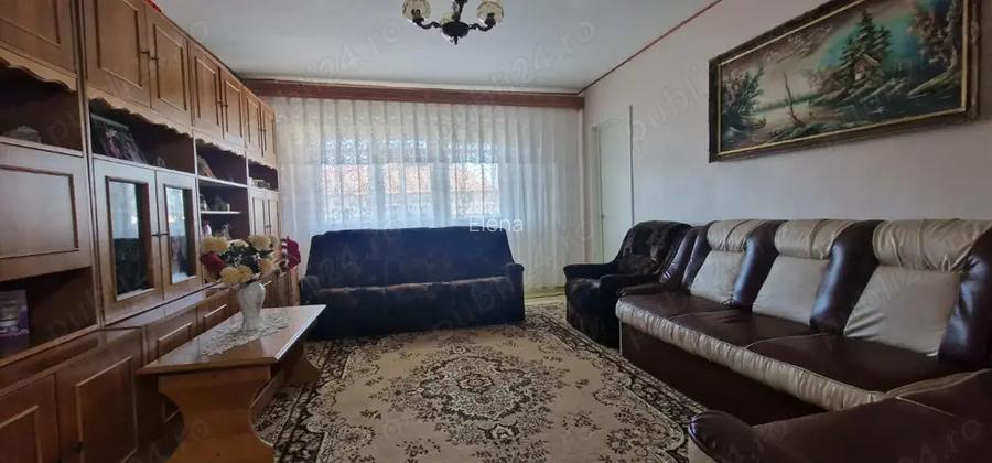 Vand apartament 2 camere decomandat Moinesti Vand apartament 2 camere decomandat Moinesti