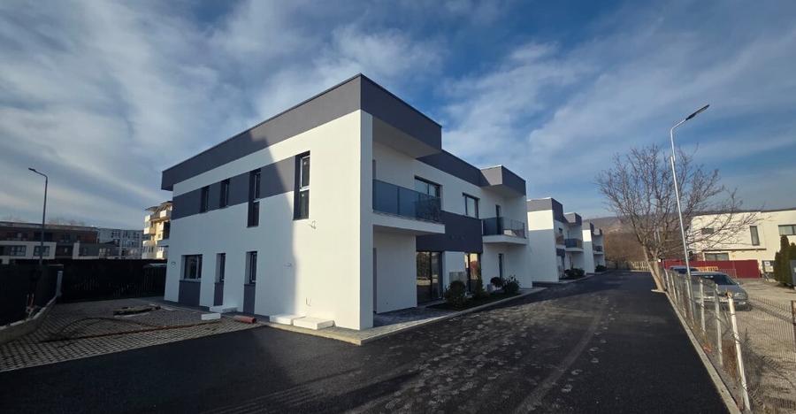 Casa duplex spa?ioasa, construc?ie noua, Flore?ti langa stadion - 4