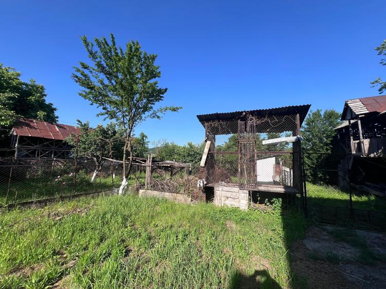 Casă cu 4 camere în Țepești