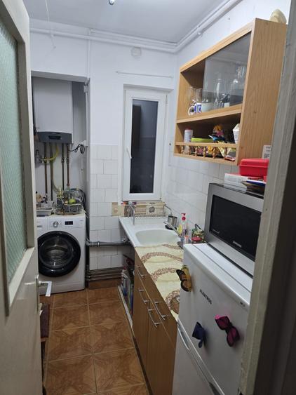 Proprietar, vand apartament 2 camere semidecomandat, situat la et 4 din 4. - 5
