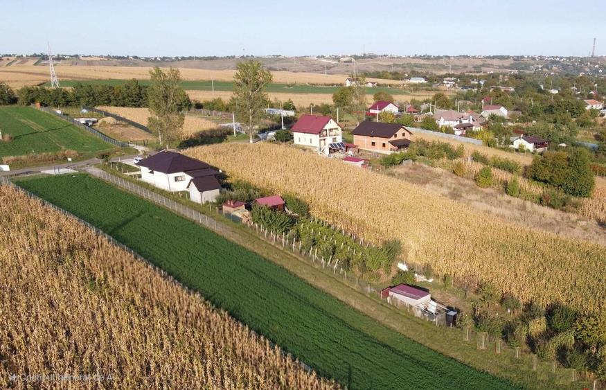 Teren intravilan in Stancesti la 50m de strada - 1