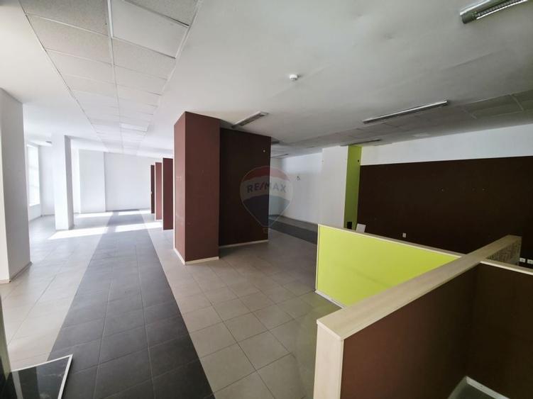 Spațiu comercial de 828 mp de vânzare în zona 1 Mai - 14