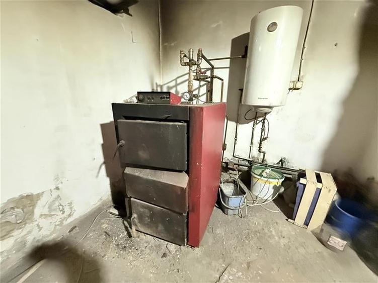 Secuieni - 17 km de Bacau - spatiu comercial - 17