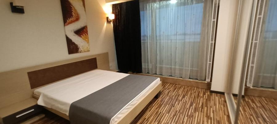 Apartament de  închiriat cu 3 camere, zona Km 5 - 2