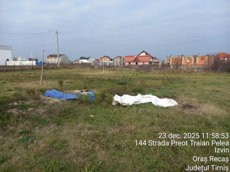 Doua terenuri la pachet - 4