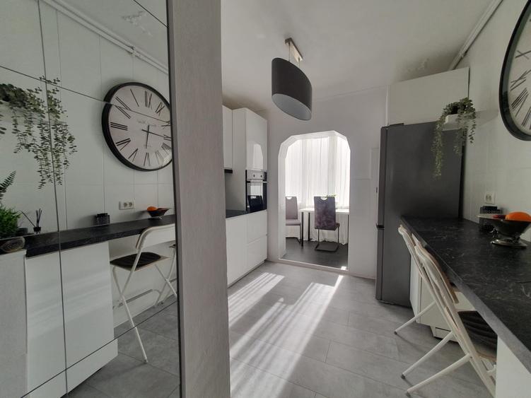 Vand apartament 3 camere zona Micalaca renovat modern -gata de mutat! - 1