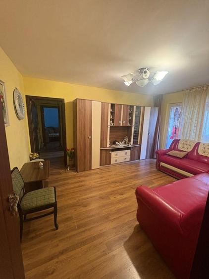 Apartament cu 3 camere semidecomandat în Popoveni