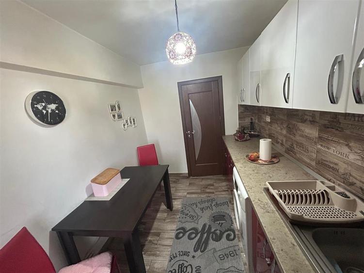 Apartament cu 2 camere de vanzare, zona Sud - 2