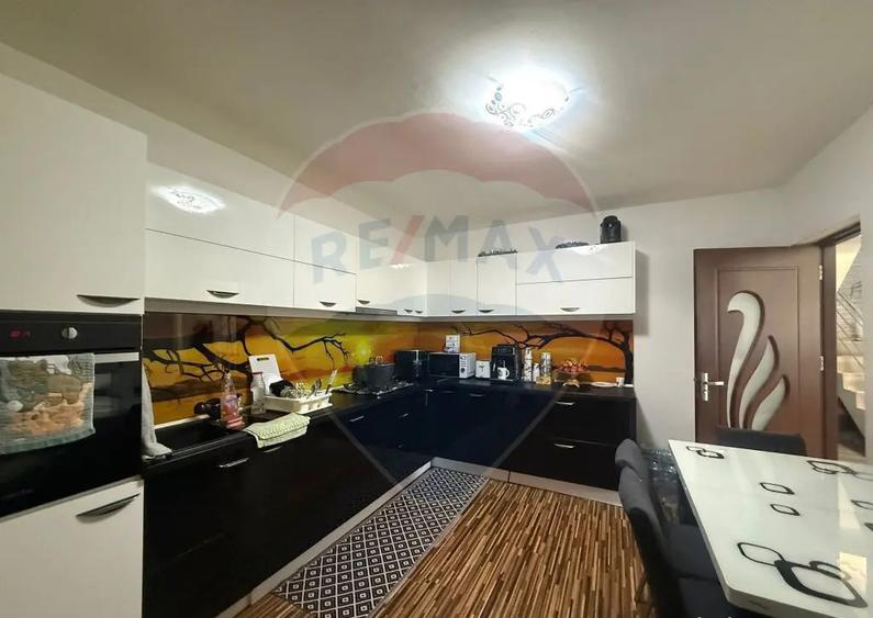 Casa / Vila cu 5 camere de vanzare - 5