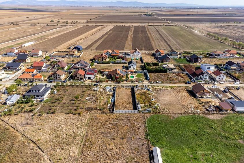 Teren de 733 mp în Livada, cu gard finalizat, Comision 0 - 4