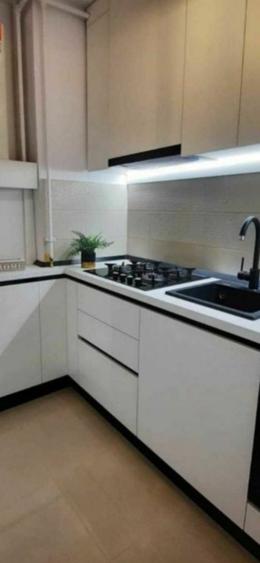 Garsoniera moderna- langa Coresi Mall- loc parcare - 2