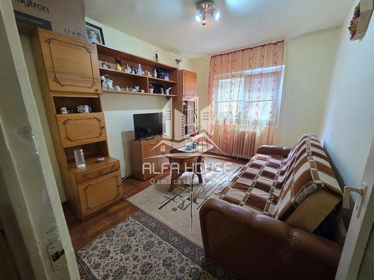 Vand 3 canere Decomandat zona Govandari Micro 4 - 5