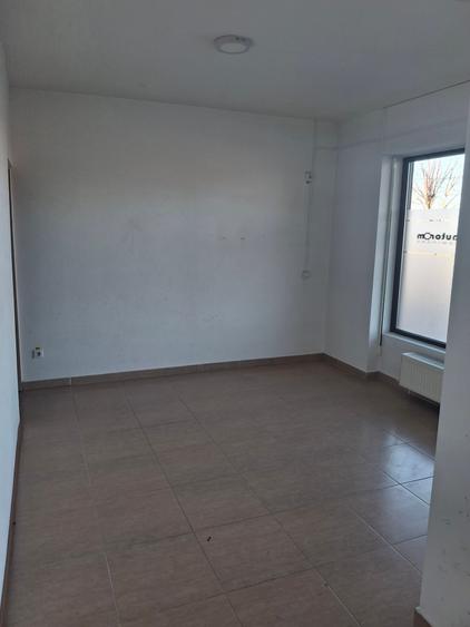 Chitila Colosseum Mall Carrefour stradal - 6