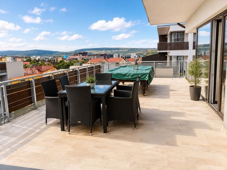 Apartament cu 4 camere decomandat în Central