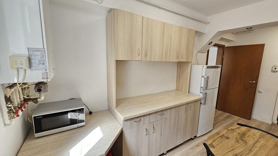 Apartament cu 2 camere decomandat, mobilat în Central