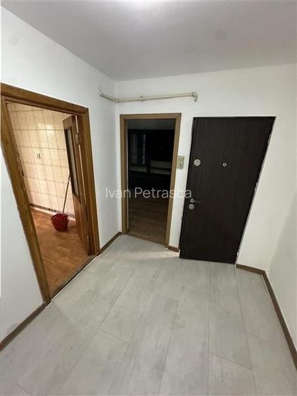 Centrala proprie decomandat cu 2 balcoane Centrala proprie decomandat cu 2 balcoane