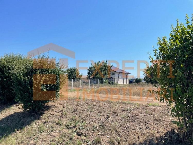 Teren intravilan de vanzare  situat in zona COSTINESTI langa soseaua DC.6 - 2