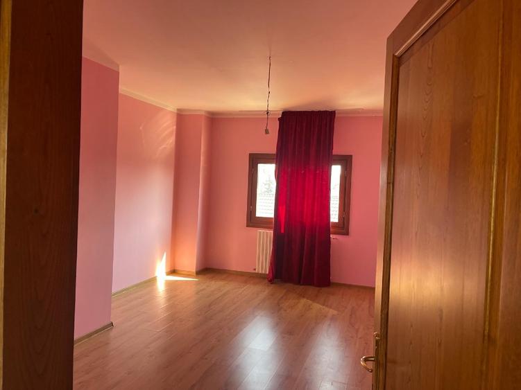 Casă de vânzare cu etaj  - 3