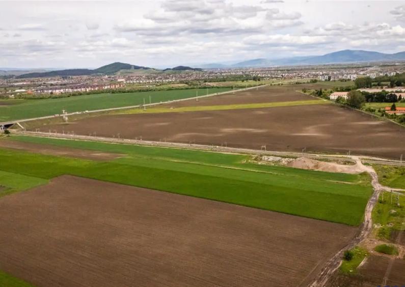 FILM! Teren intravilan, cu PUZ, pe 10.000 mp, Grivitei, Bras - 6