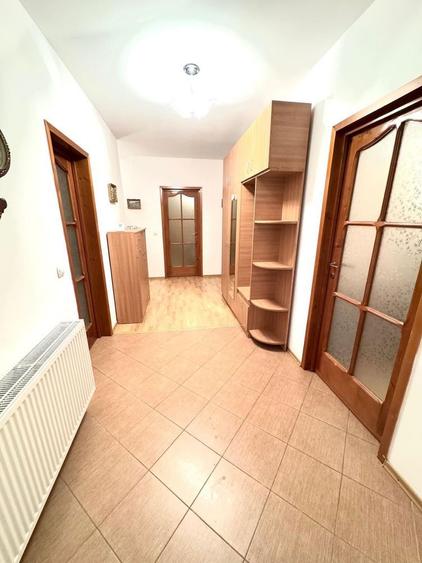 Vand apartament cu 4 camere,Bacau - 1