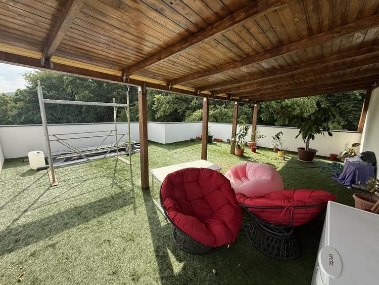 Penthouse - 123 mp utili - 5 camere - 3 bai - 3 parcari - zona Subcetate! - 12
