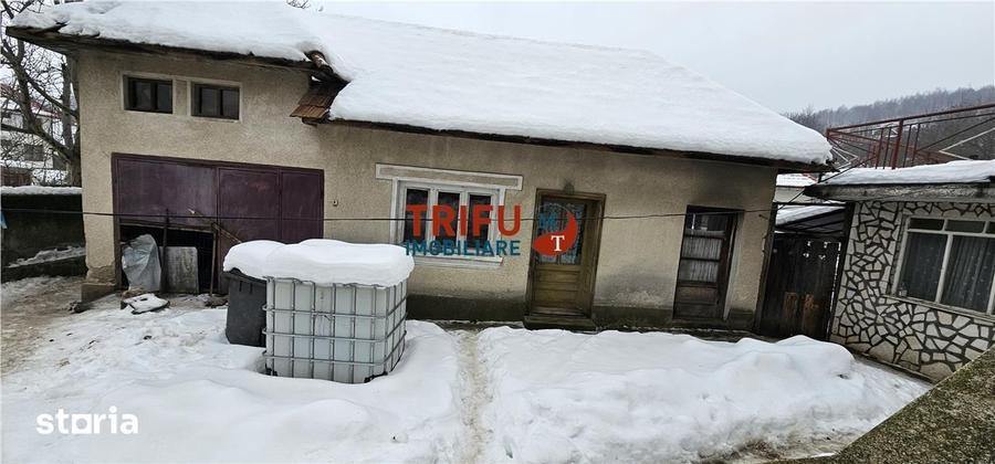 Casă cu 8 camere cu Teren 863 Mp în Meteș