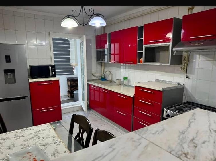 Apartament cu 3 camere decomandat în Arcu