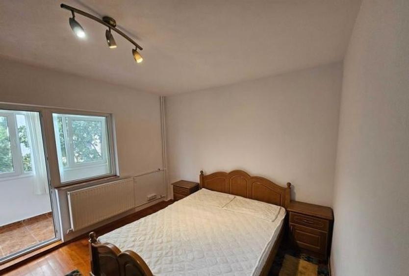 Apartament cu 3 camere decomandat, mobilat în Lacul Tei