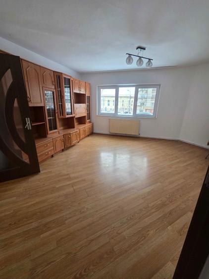 Vand apartament 3 camre zona centrala, 1 Mai, 65 m2 - 6