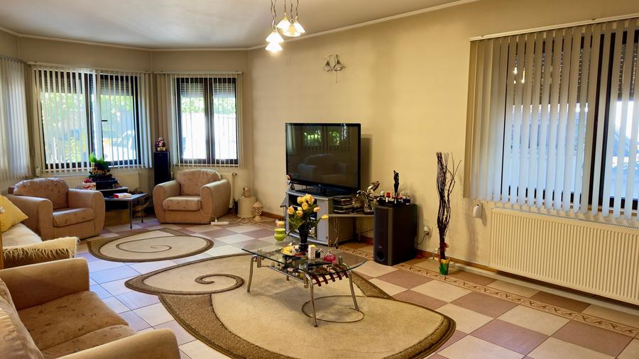 Vila individuala P+1+M cu deschidere la Lacul Snagov, piscina, sauna, ponton ! - 9