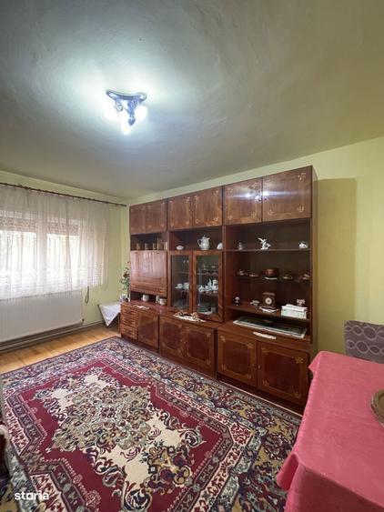 Apartament cu 4 camere, parter, orientare buna - 1