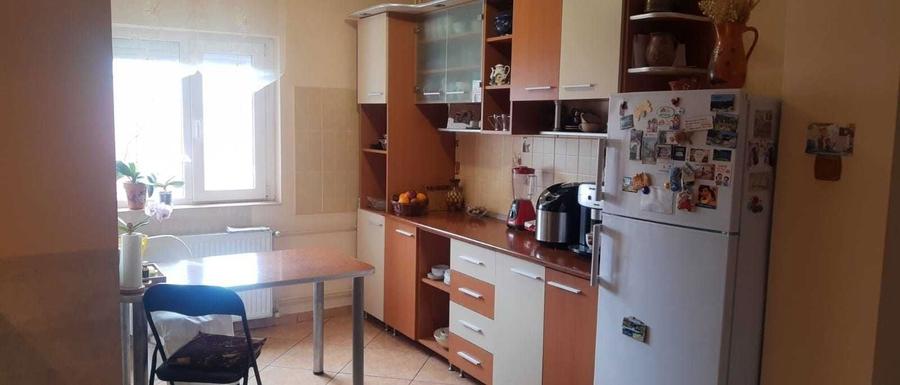 Vand apartament 3 camere, decomandat, et. 2, zona Nufarul- Bisericuta, Oradea - 2