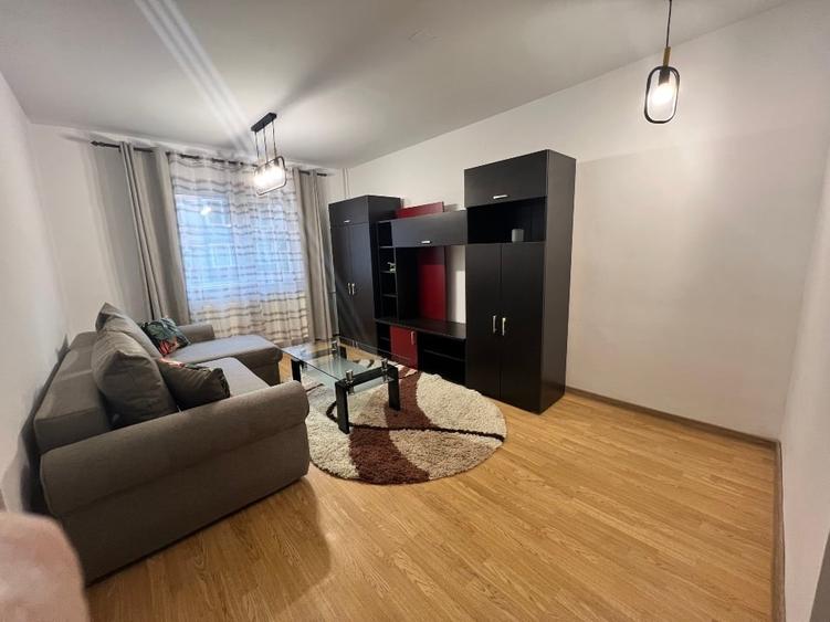 Inchiriez apartament 3 camere - 4