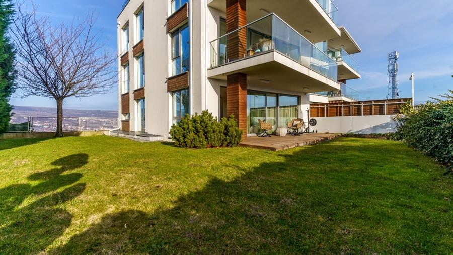 Apartament 3 camere cu grădină - 1