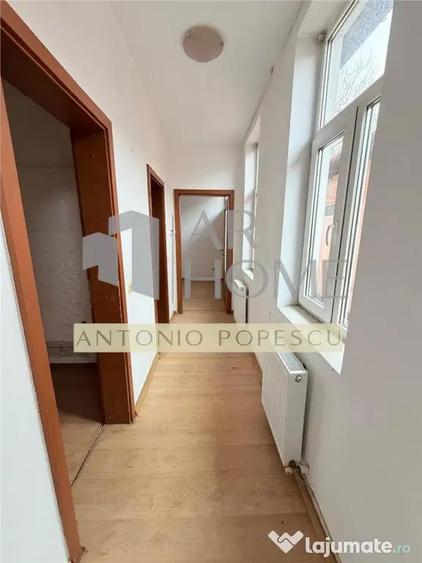 Casă cu 4 camere cu Teren 230 Mp în Central