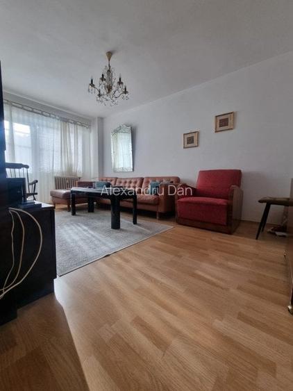 Apartament 4 camere-decomandat- Bulevardul Ferdinand / Mihai Bravu Apartament 4 camere-decomandat- Bulevardul Ferdinand / Mihai Bravu