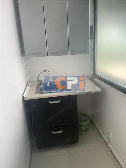 Spa #539;iu comercial zona centrala Bac #259;u - 4