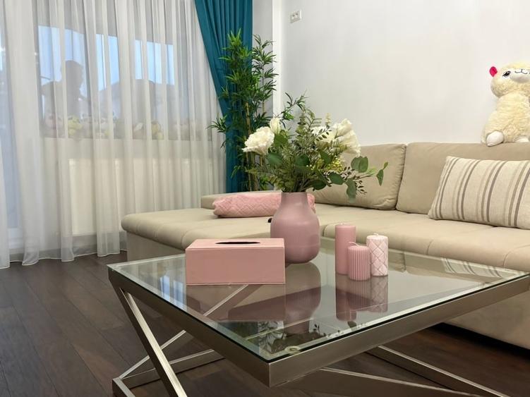 Ofer spre închiriere apartament cu 2 camere premium cu parcare privată - 1