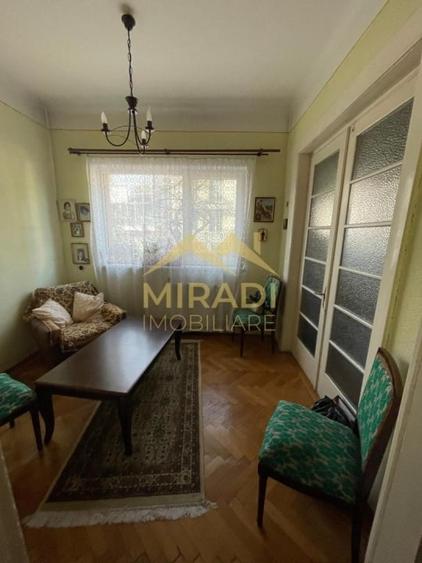 Vanzare apartament in vila 6 CAMERE compus din D P M din D P 1 M - 3