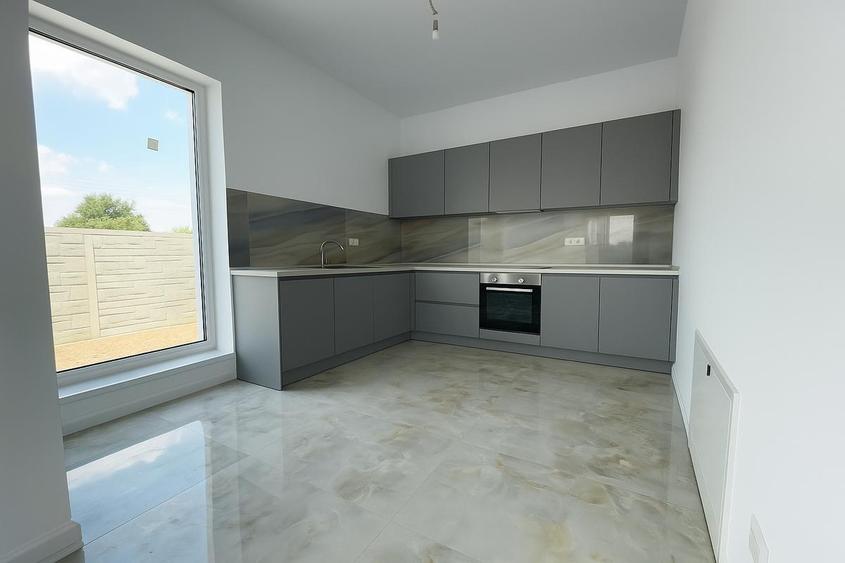 Domnesti Casa Parter curte amenajata 4 camere - str Salciei - 2