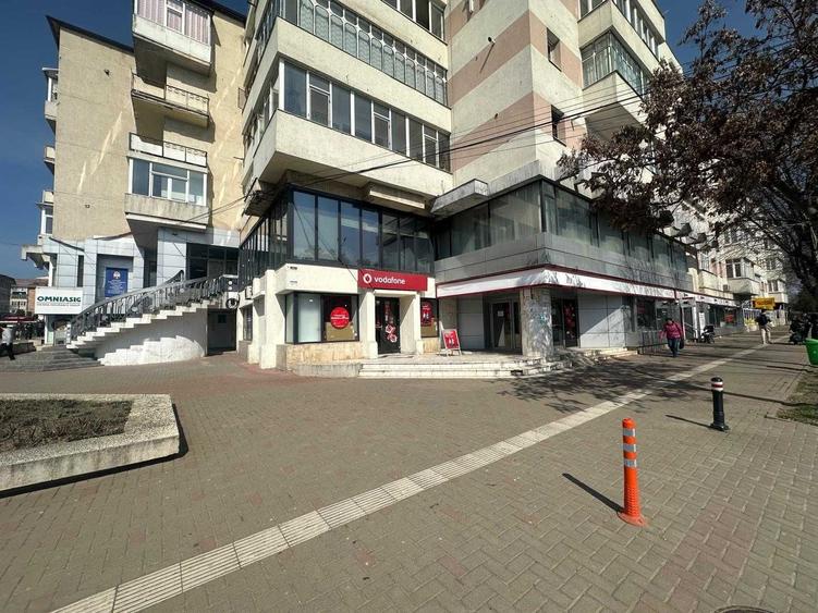 Spațiu comercial, de 200 mp, în Central