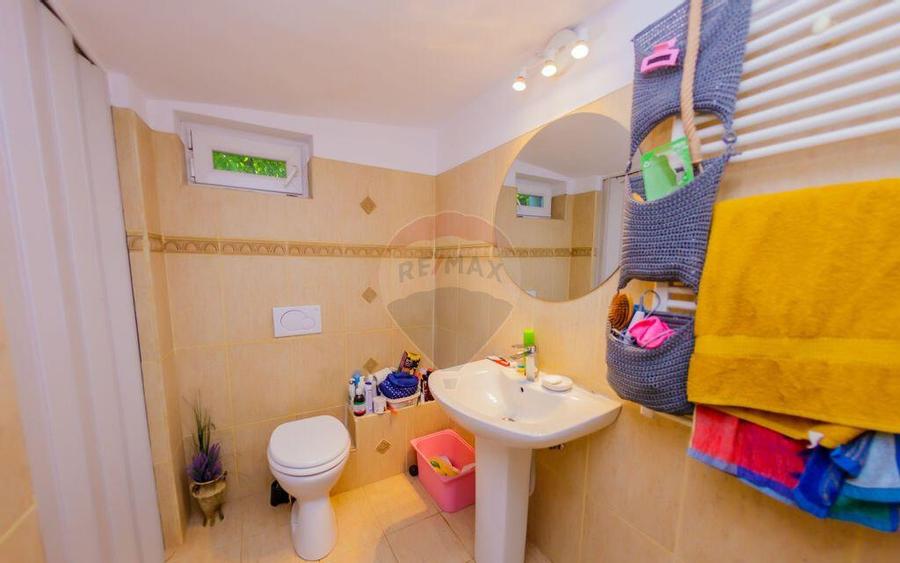 Casa eleganta in zona exclusivista, cu priveli?te d... - 16