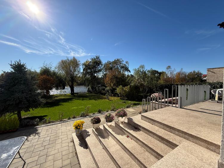 Vila Superba cu deschidere la Lac *Petrachioaia* - 1