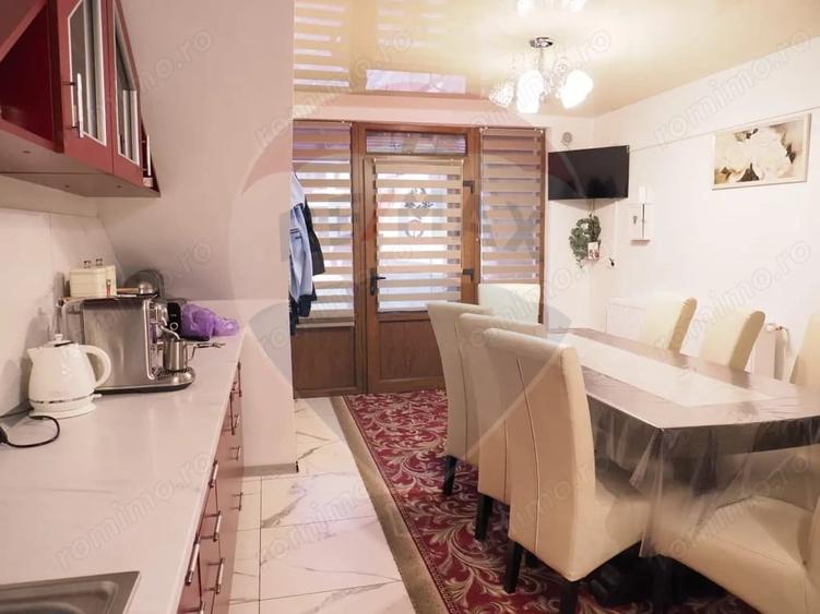Casă cu 9 camere cu Teren 370 Mp în Central