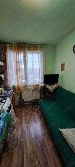 Apartament cu 3 camere semidecomandat în Est