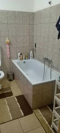 Se vinde garsoniera in Ostroveni Valcea mobilata si utilata, aer conditionat, centrala, suprafata de 34 mp pt detalii puteti suna la tel 0741483622 - 1